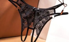 校花被三人拖去野外爆